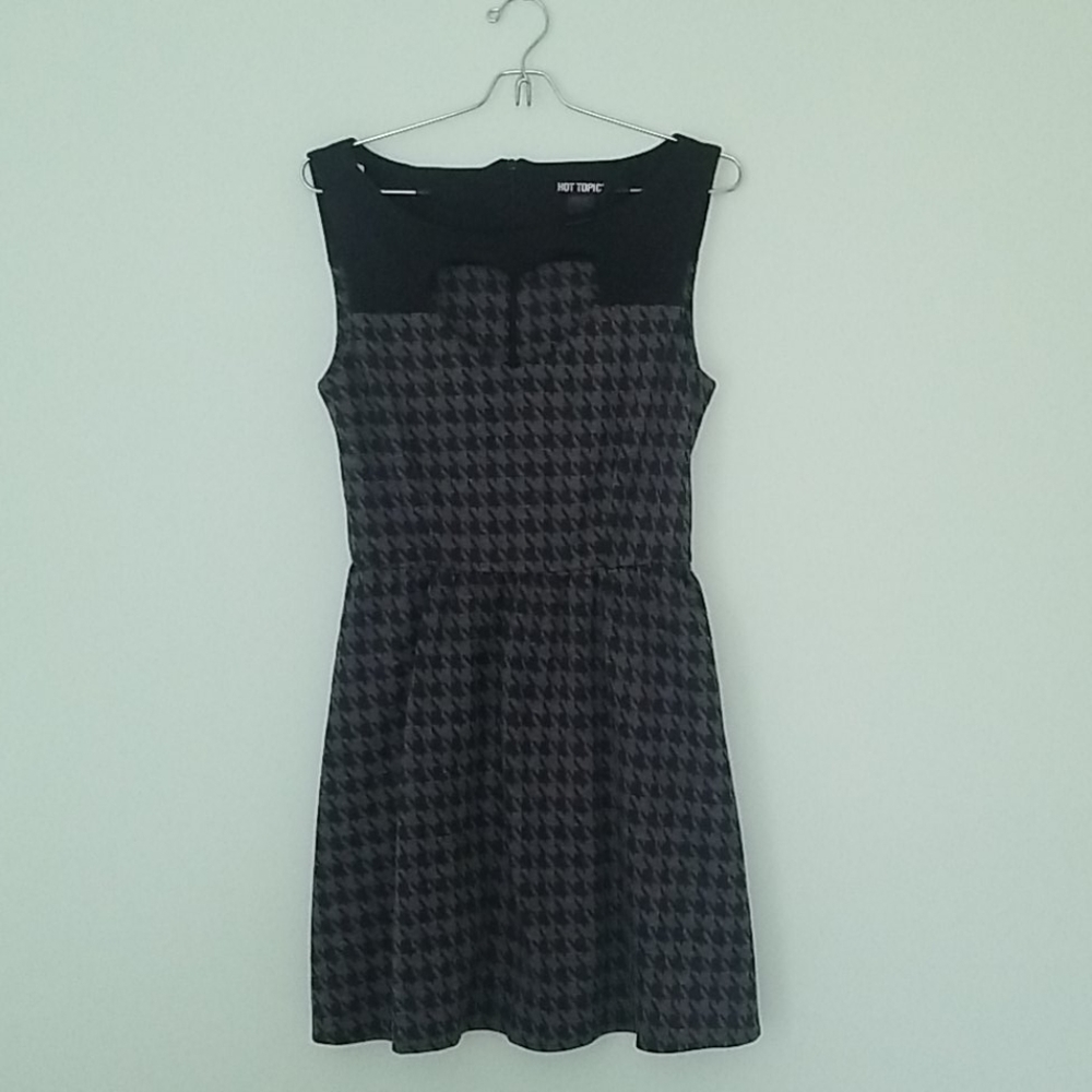 Hot topic heart cut-out houndstooth dress